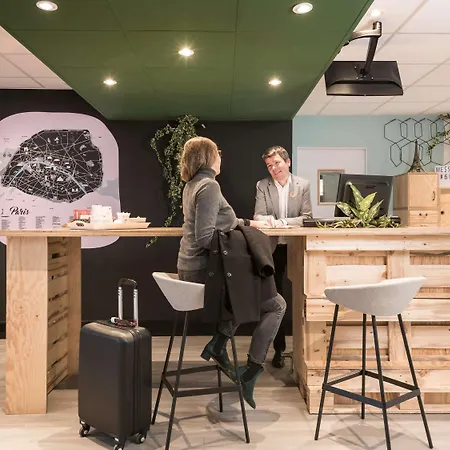 Adagio Montmartre 4*