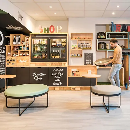 Adagio Montmartre 4*