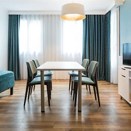 Adagio Montmartre Apartahotel 4*