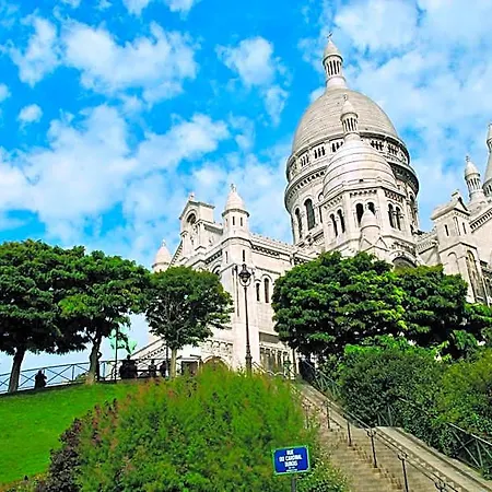 Adagio Montmartre 4*
