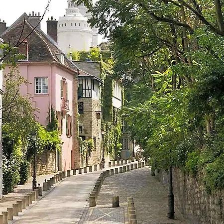 Adagio Montmartre 4*