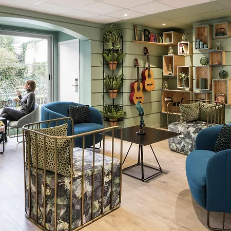 Adagio Montmartre 4*