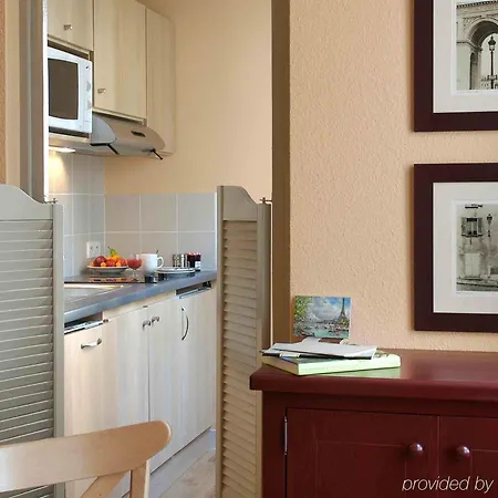 Adagio Montmartre 4*