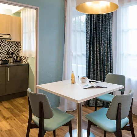 Adagio Montmartre 4*