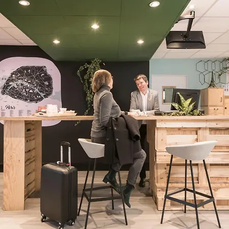 Adagio Montmartre 4*