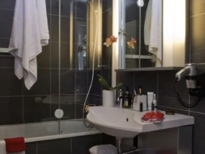 Adagio Montmartre 4*