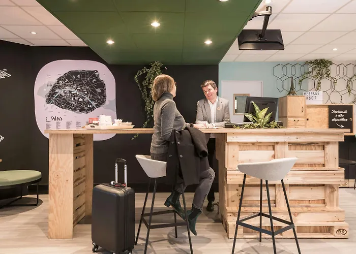 Adagio Montmartre 4*