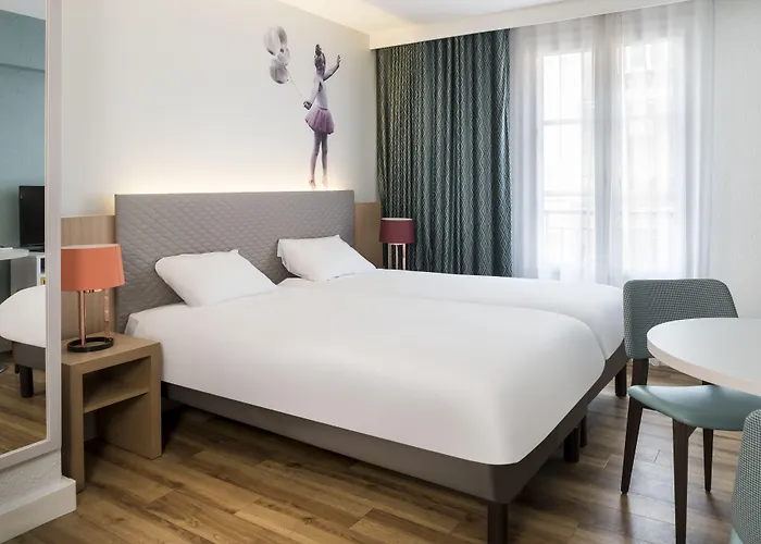 Adagio Montmartre 4*