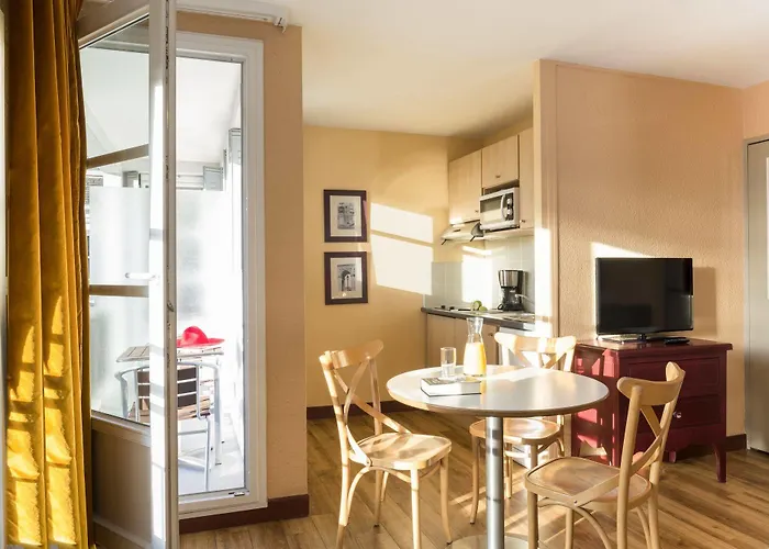 Adagio Montmartre Apartahotel 4*