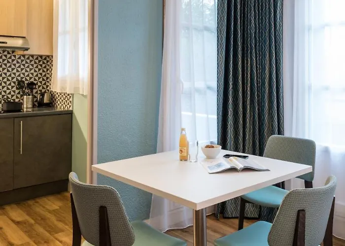 Adagio Montmartre 4*