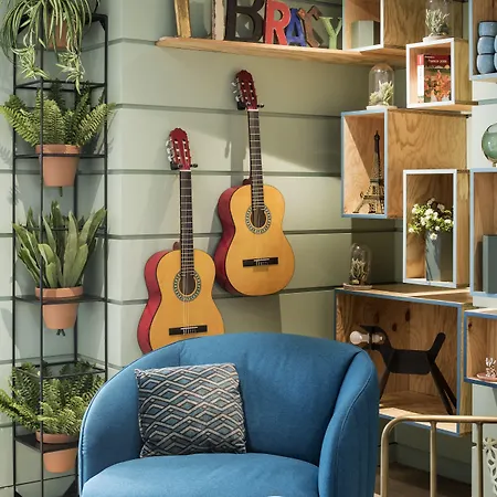 Adagio Montmartre 4*